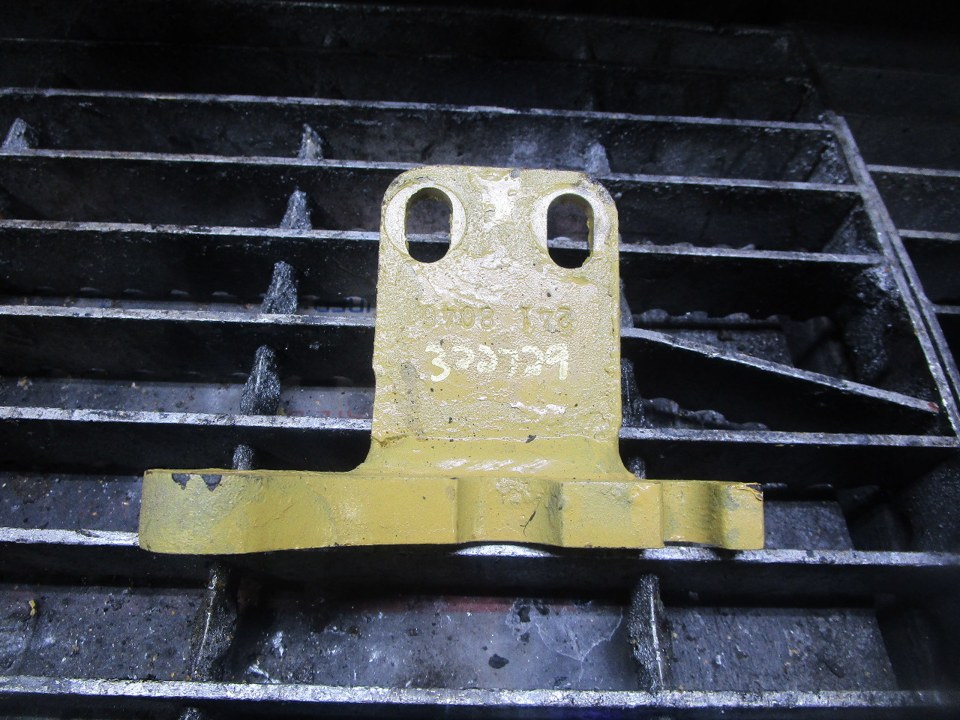 CAT C7 Engine Mount