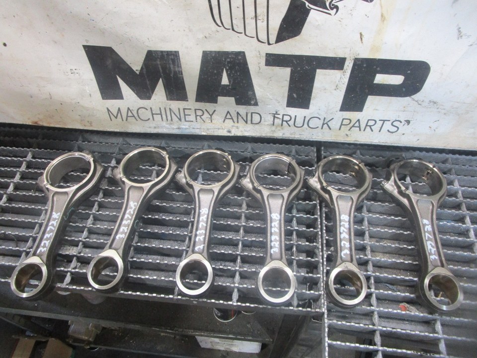 INTERNATIONAL Maxxforce DT Connecting Rod