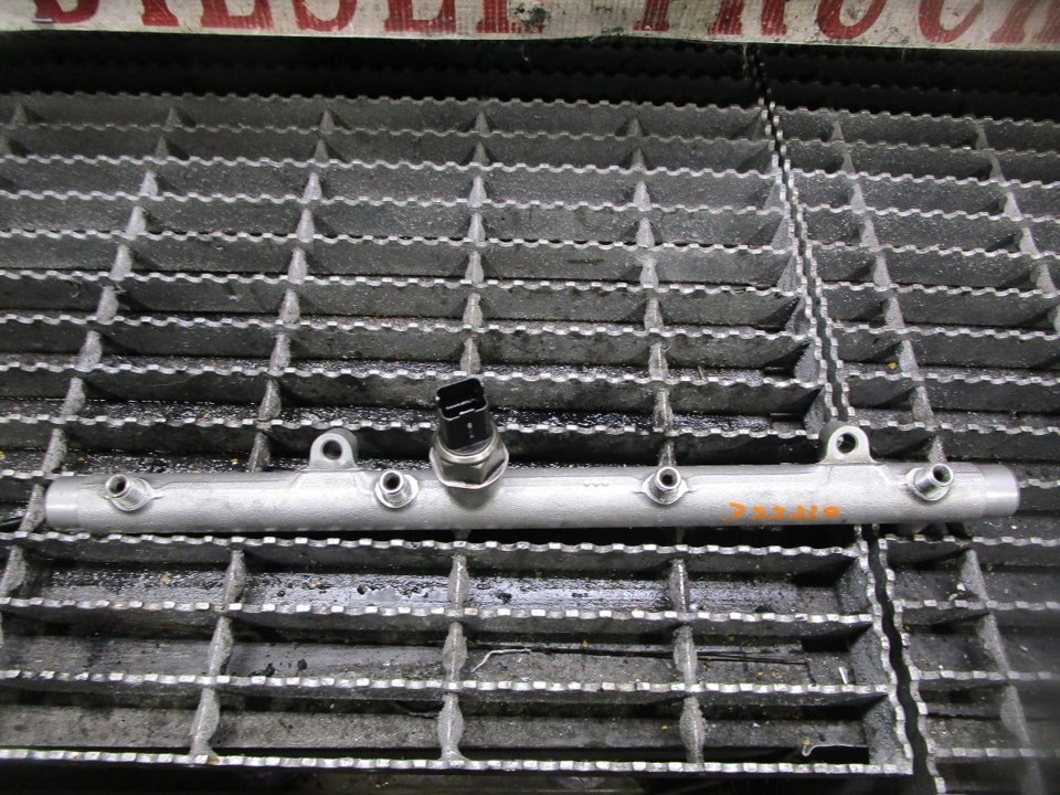 INTERNATIONAL MAXXFORCE 7 Fuel Rail