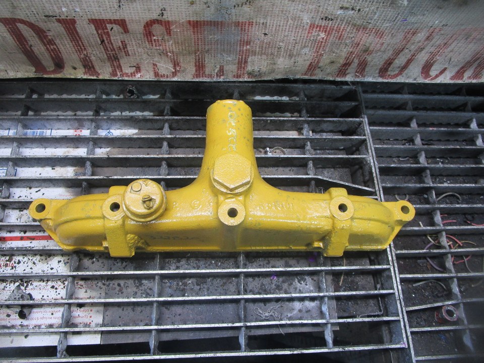 CASE G188D Intake Manifold