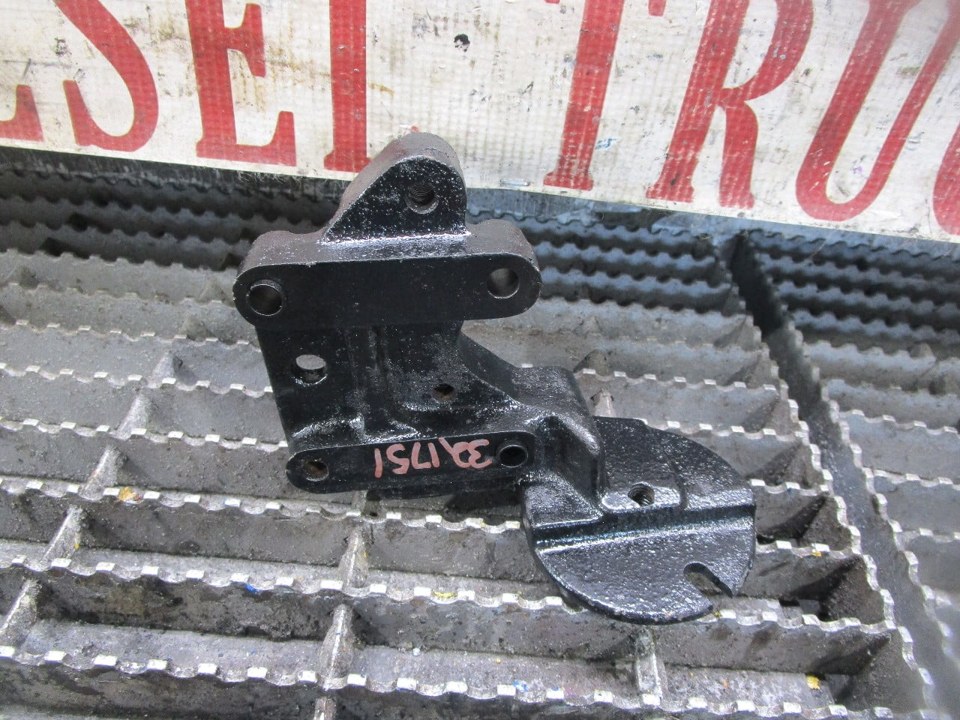 CAT BRACKET Engine Mount