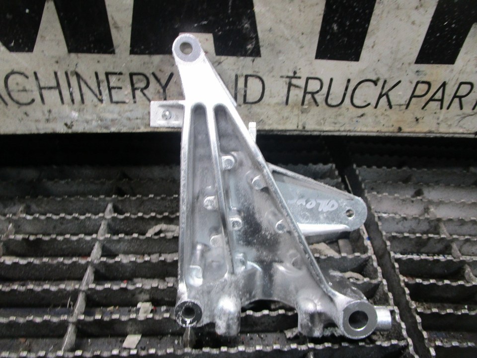 ISUZU 4JJ1 Engine Mount