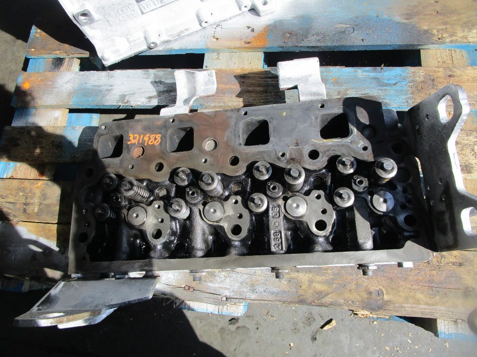 MERCEDES-BENZ OM924LA Cylinder Head