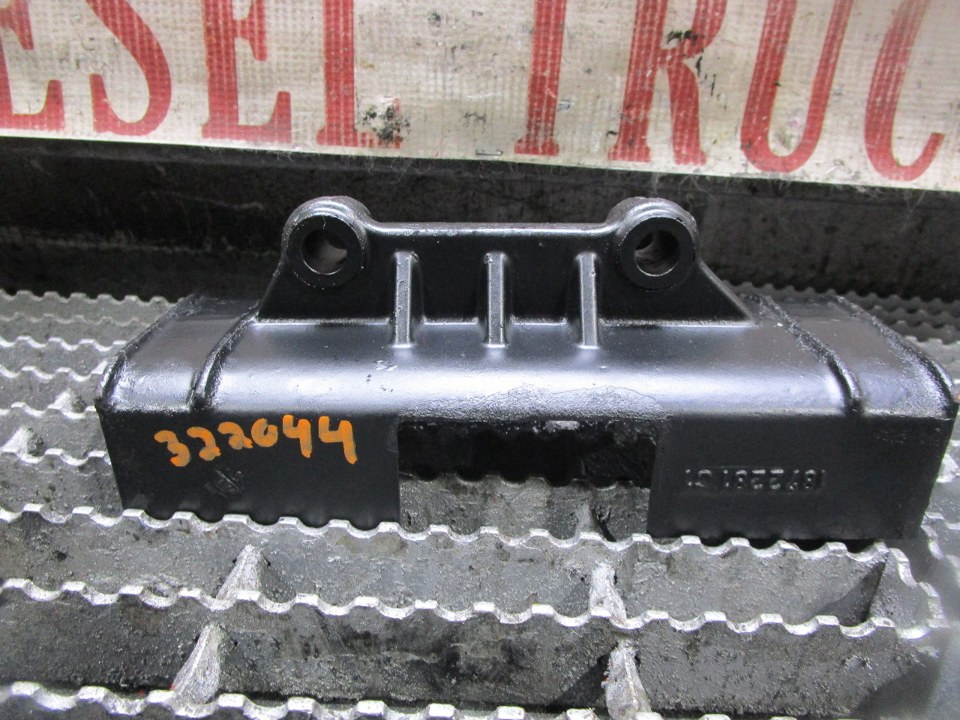 INTERNATIONAL DIESEL ENGINE Engine Mount