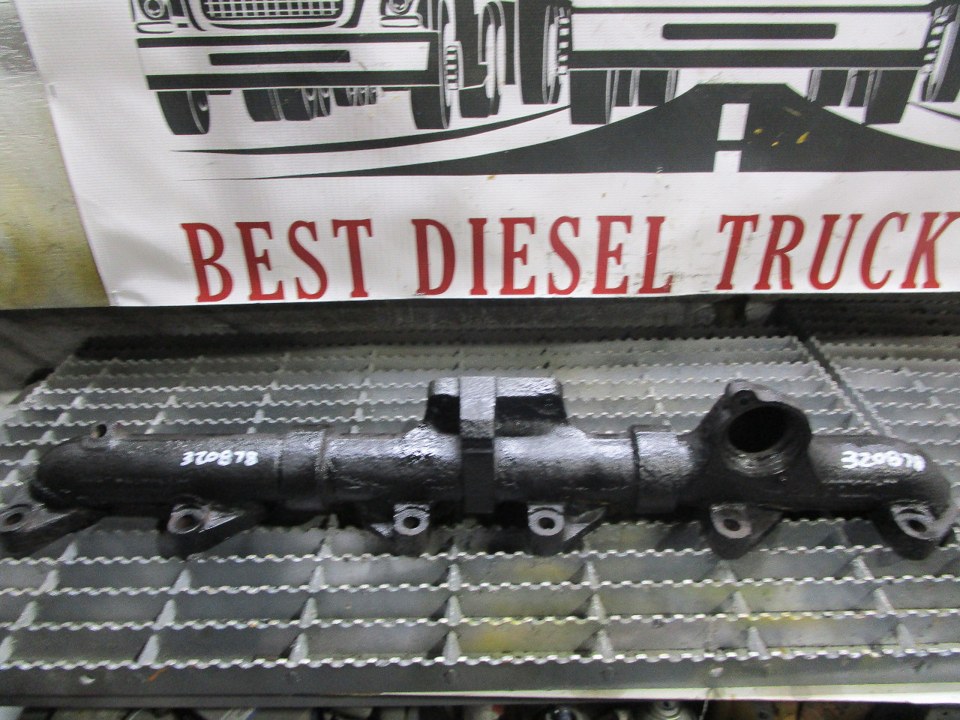 INTERNATIONAL DT466E Engine Manifold