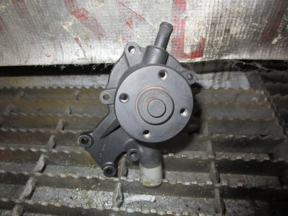 KUBOTA D722 Water Pump