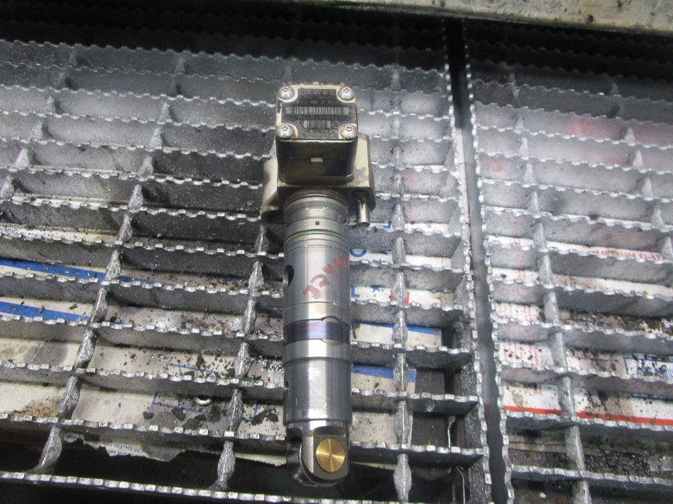 MERCEDES-BENZ OM906LA Fuel Injector