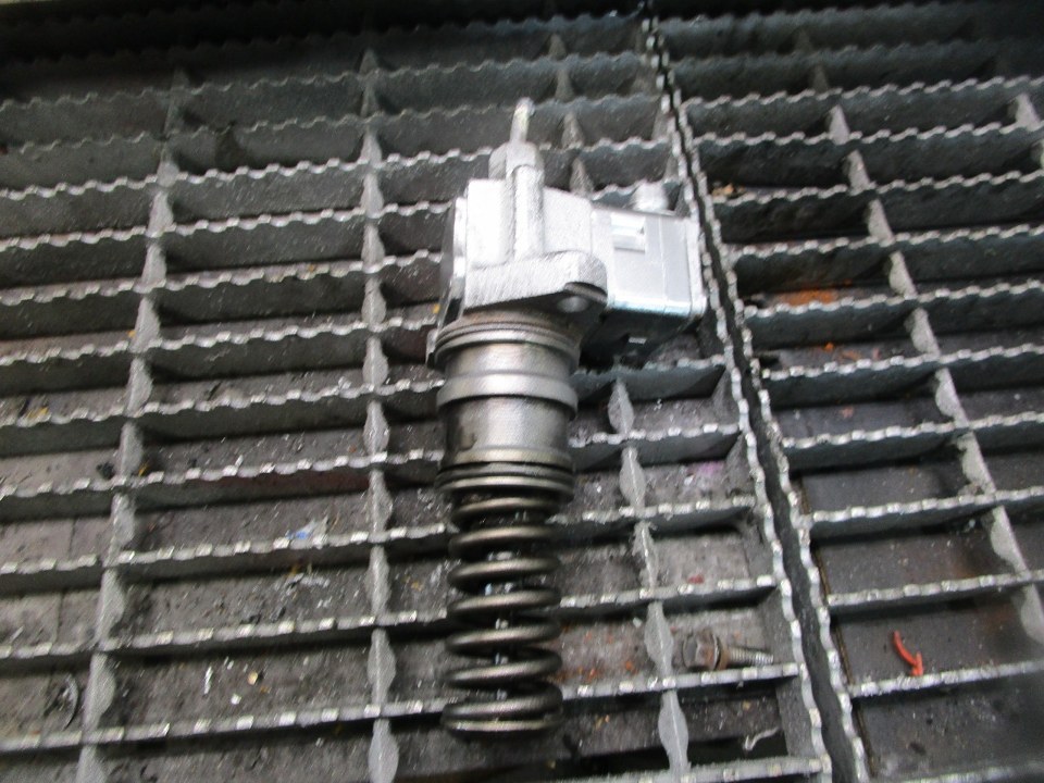 MACK E7 Fuel Injector