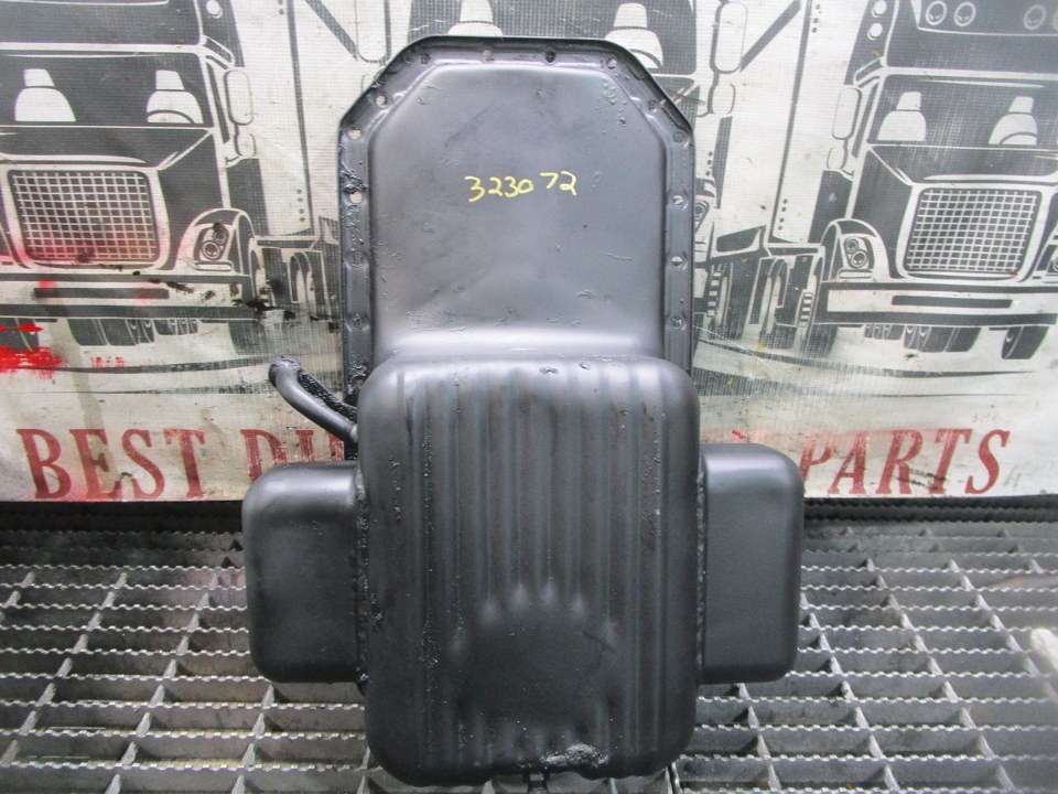 NISSAN FD35T Oil Pan