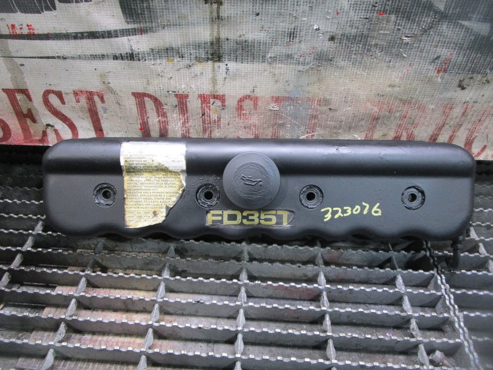 NISSAN FD35T Valve Cover