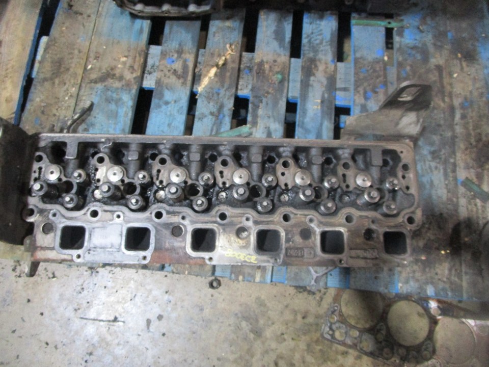 MERCEDES-BENZ OM926LA Cylinder Head