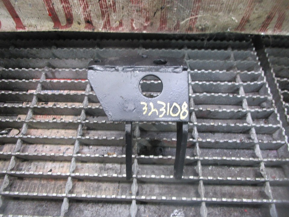 NISSAN FD35T Engine Mount