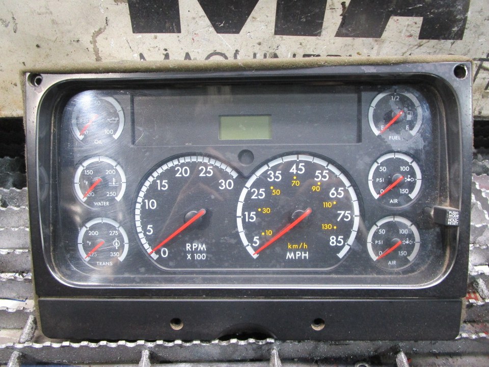 FREIGHTLINER M2 Instrument Cluster