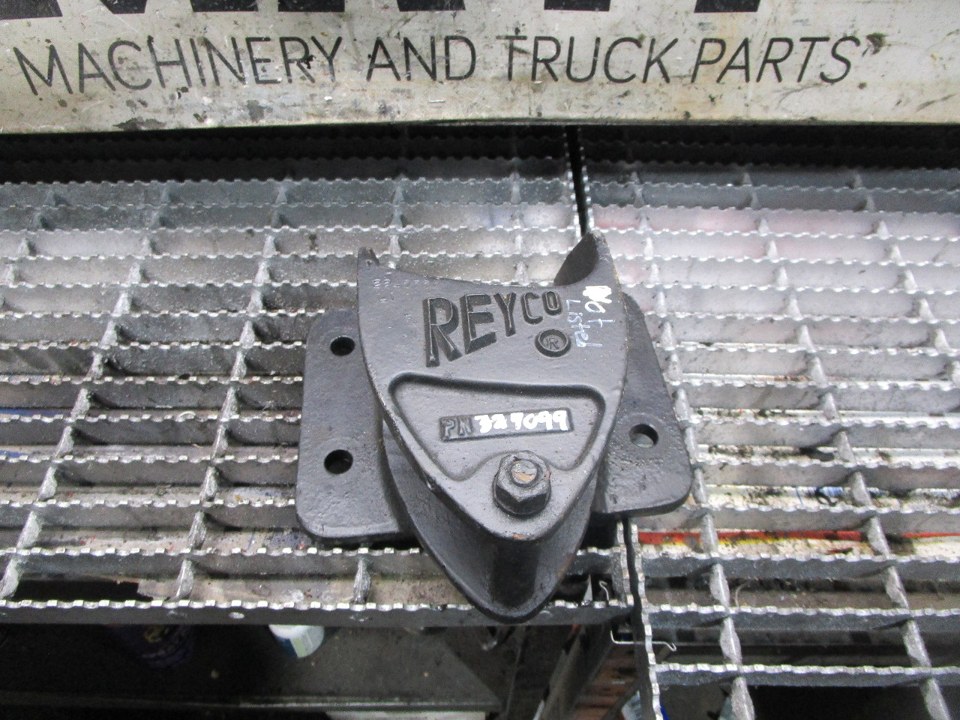 KENWORTH Spring Hanger Spring Hanger