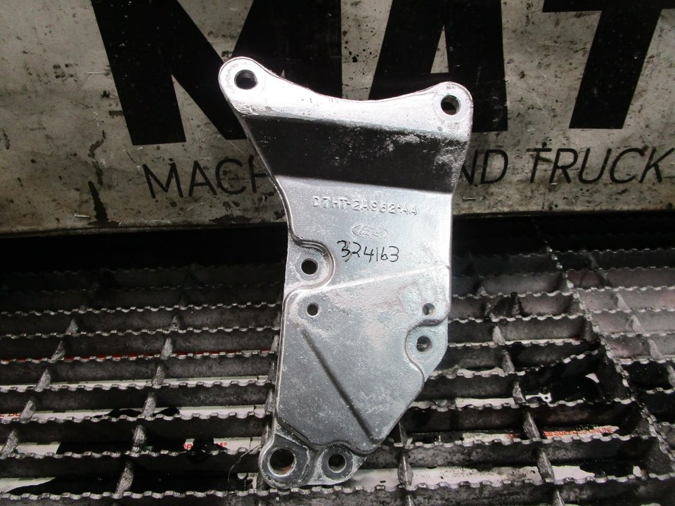 INTERNATIONAL 3208 Engine Mount