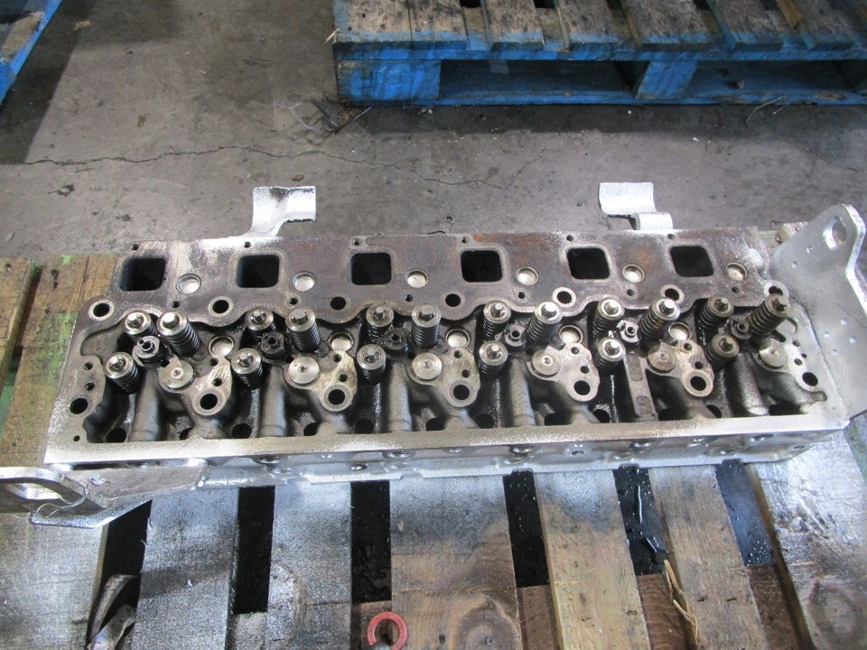 MERCEDES-BENZ OM906LA Cylinder Head