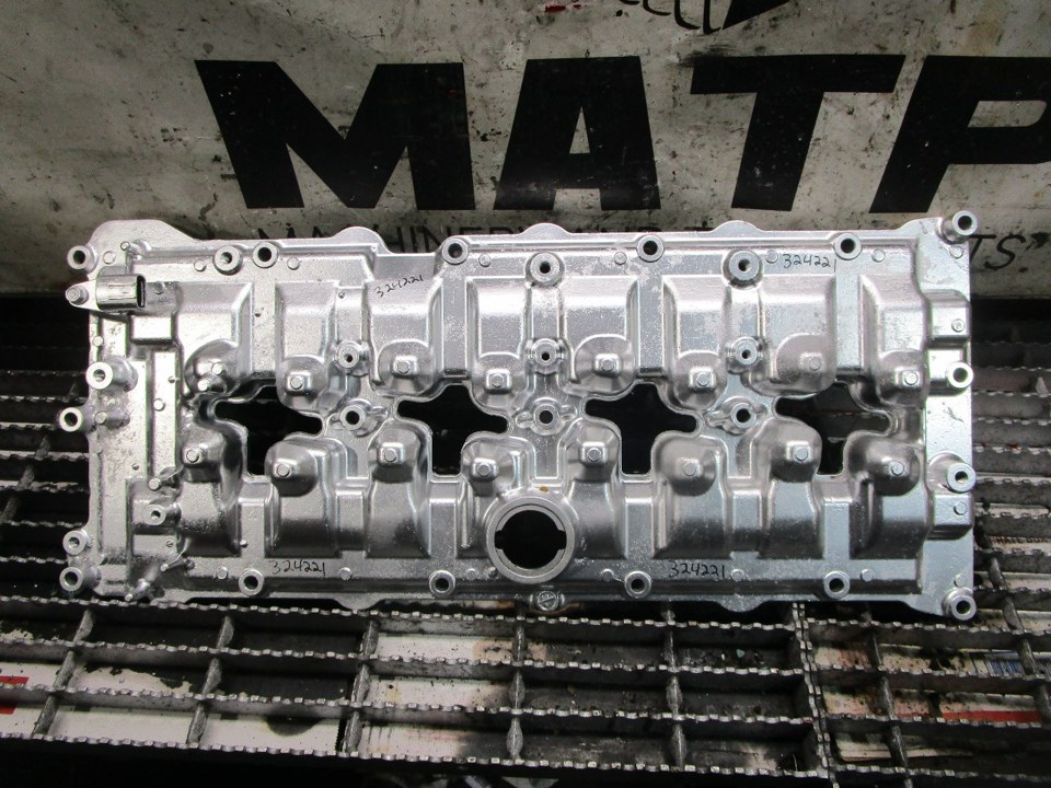 MITSUBISHI 4M50 Valve Cover