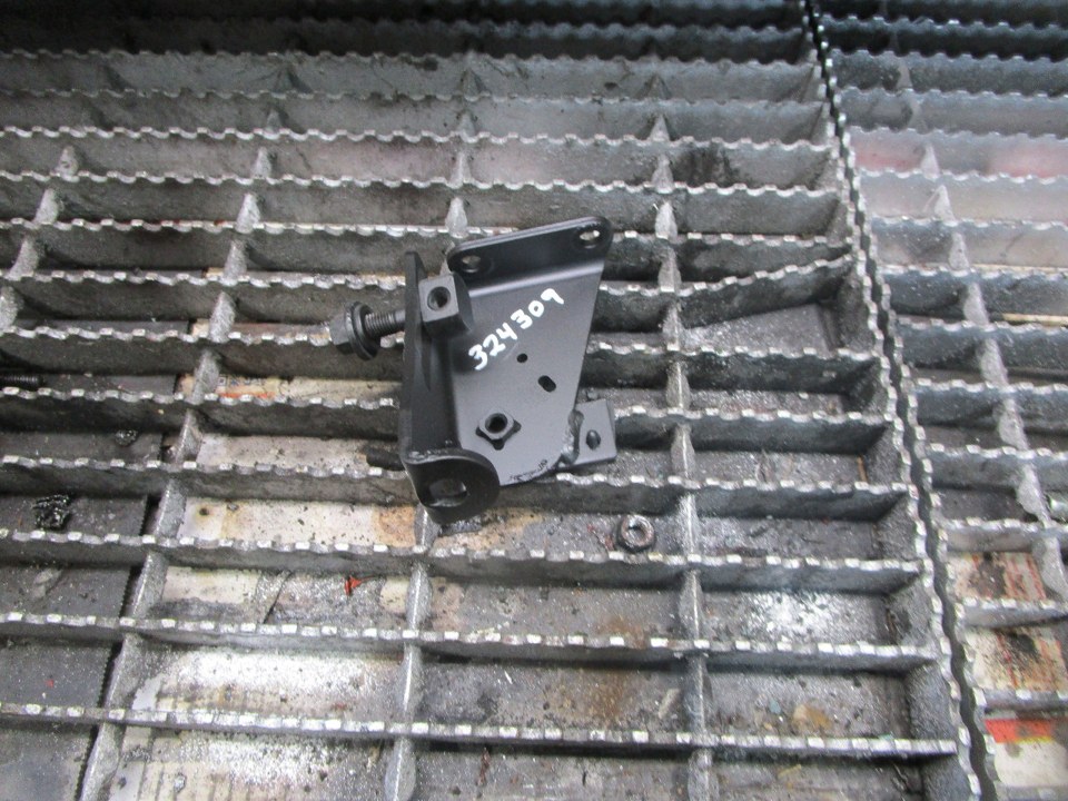MITSUBISHI 4M50 Engine Mount