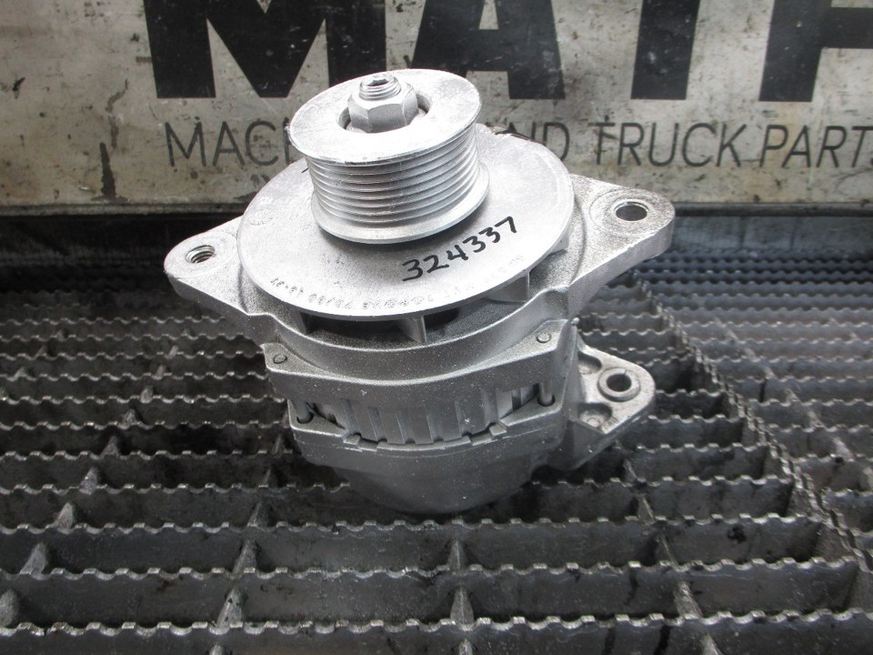 INTERNATIONAL T444E Alternator