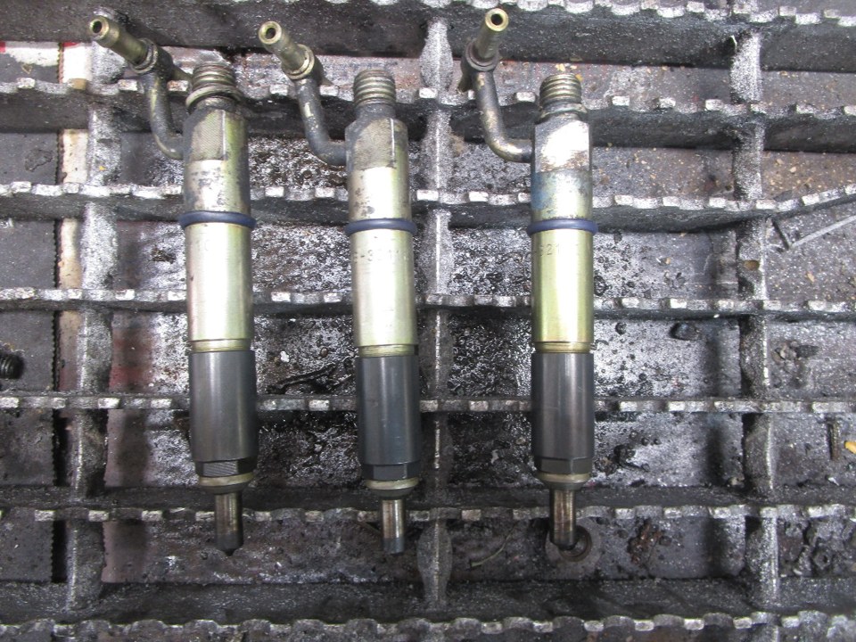 MITSUBISHI 4D31 Fuel Injector
