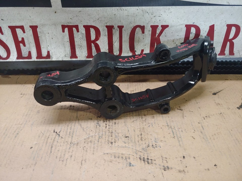 VOLVO D13 Engine Mount