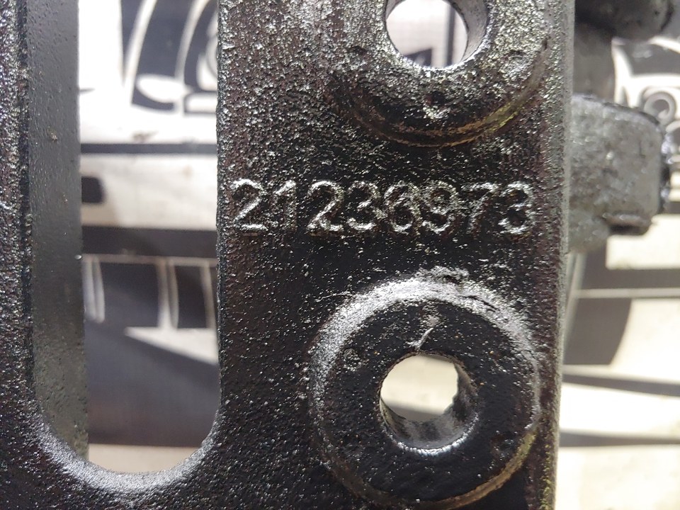2011 VOLVO VNL Engine Mount