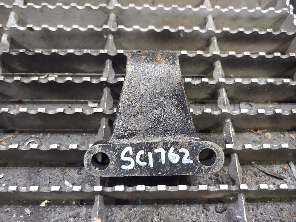 CAT 3208 Engine Mount