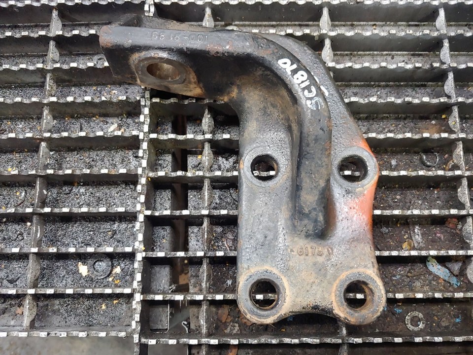 MERCEDES-BENZ MBE900 Engine Mount