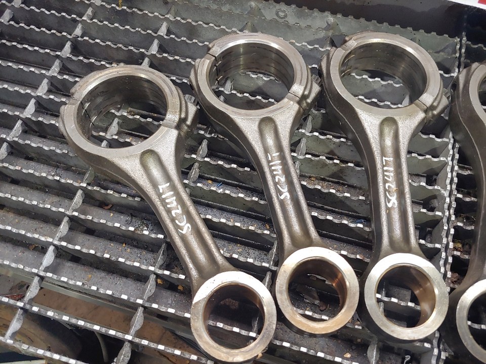 INTERNATIONAL DT466E Connecting Rod