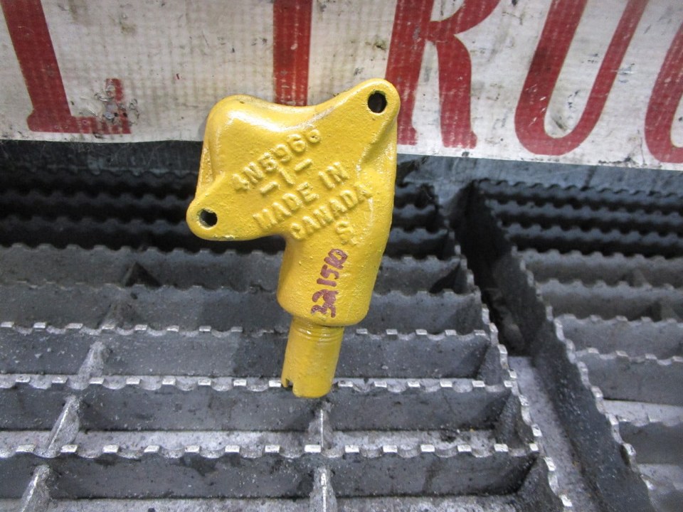 CAT 3208 Fuel Manifold