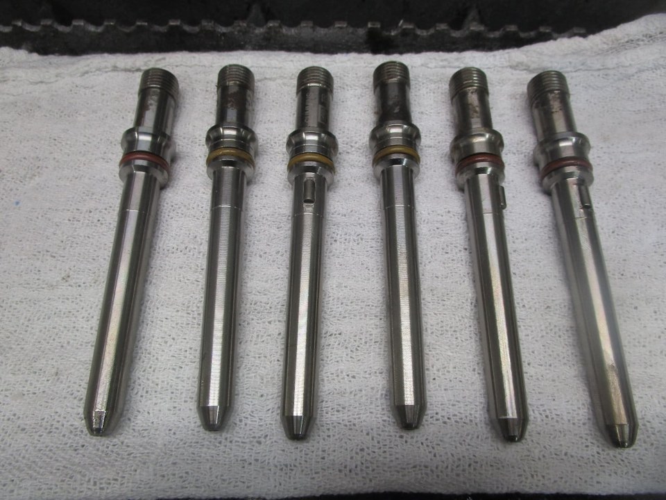JOHN DEERE 3179DF Fuel Injector