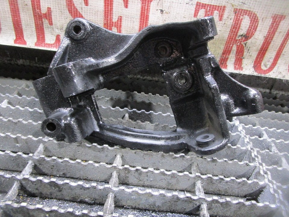 ISUZU 4BD2 Engine Mount