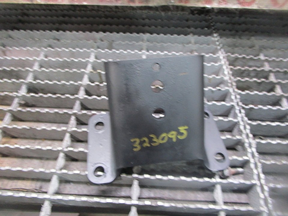 NISSAN FD35T Engine Mount