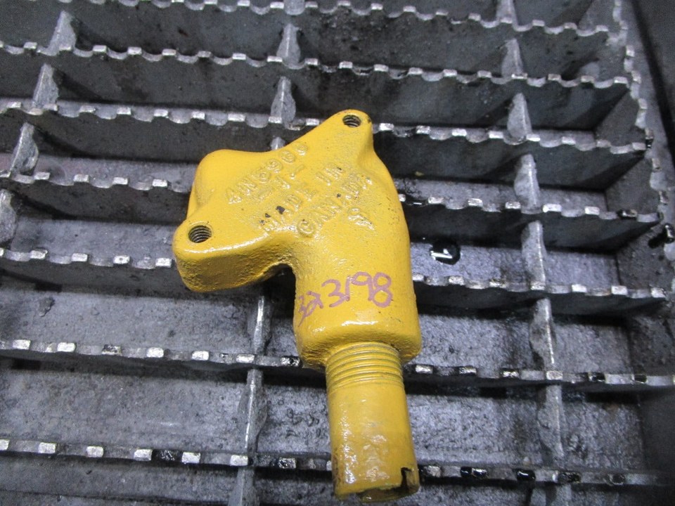 CAT 3208 Fuel Manifold