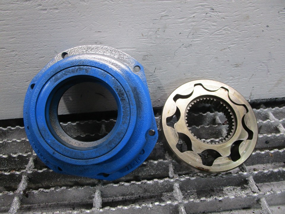 2005 INTERNATIONAL DT466E Oil Pump