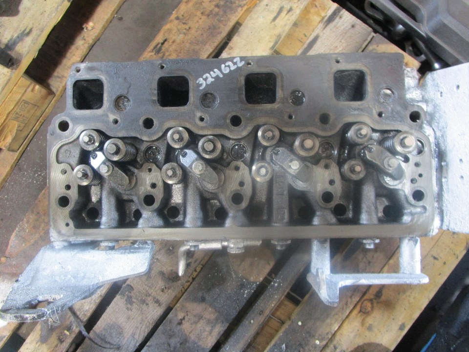 MERCEDES-BENZ OM904LA Cylinder Head