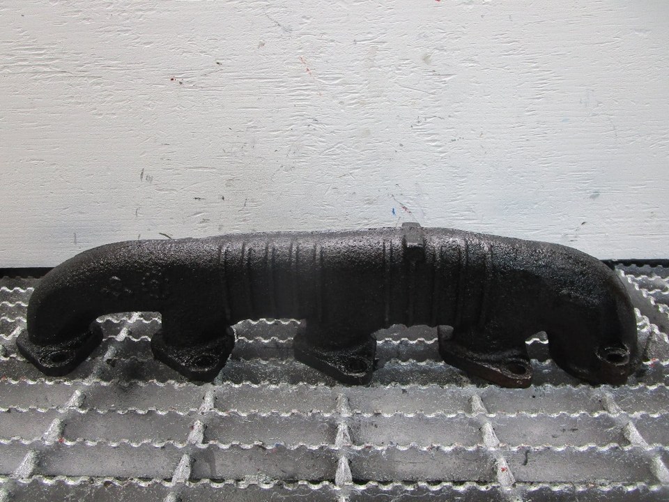 2005 INTERNATIONAL VT365 Engine Manifold