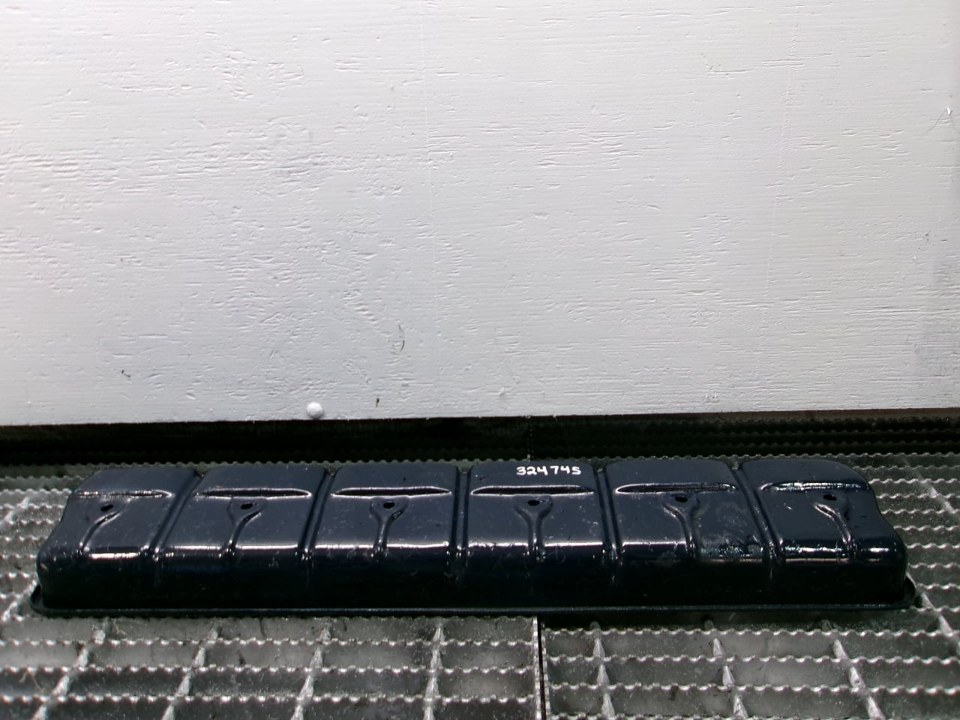 1991 INTERNATIONAL DT466 Valve Cover