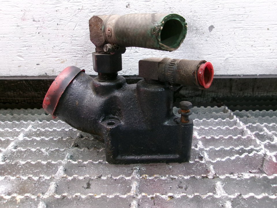 INTERNATIONAL Coolant Outlet Water Pipe